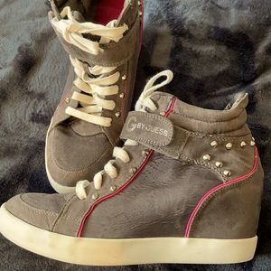 🔥 G by Guess GG Popstar studded wedge sneaker 🔥